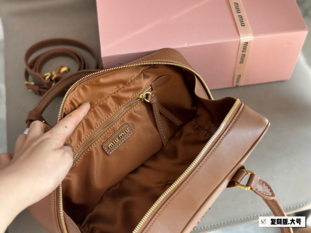 L0576-549-76.3$-MIUMIU gallery