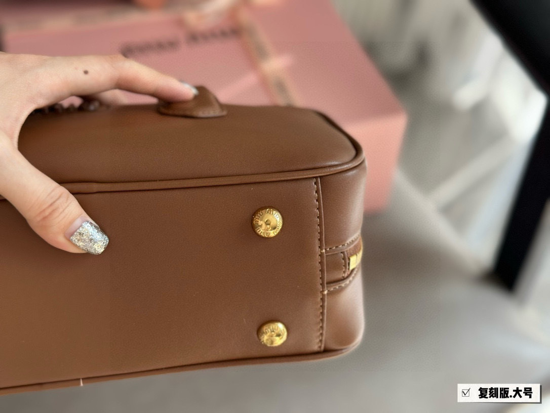 L0576-549-76.3$-MIUMIU gallery