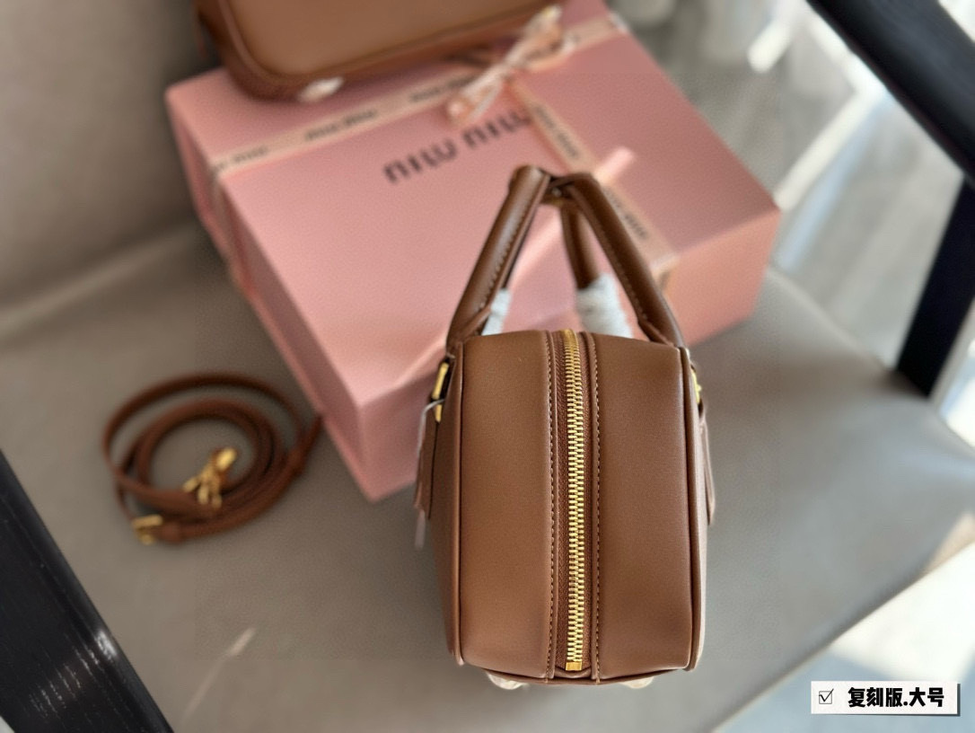 L0576-549-76.3$-MIUMIU gallery