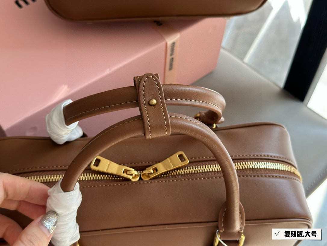 L0576-549-76.3$-MIUMIU gallery