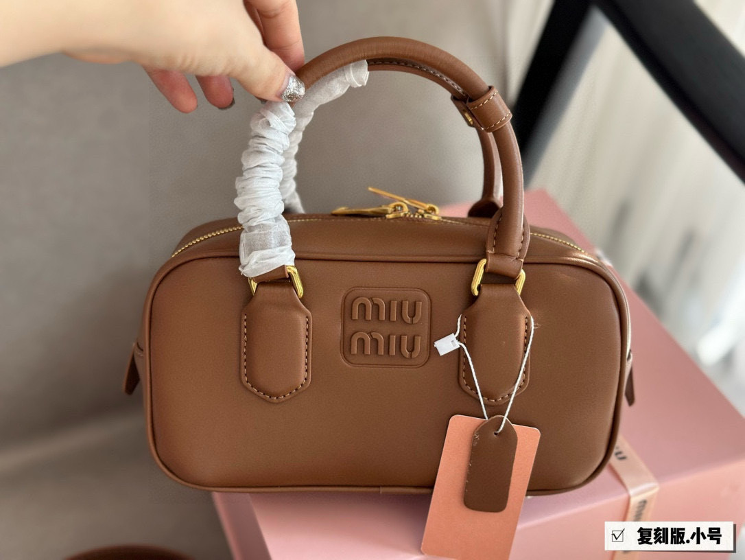 L0576-549-76.3$-MIUMIU gallery