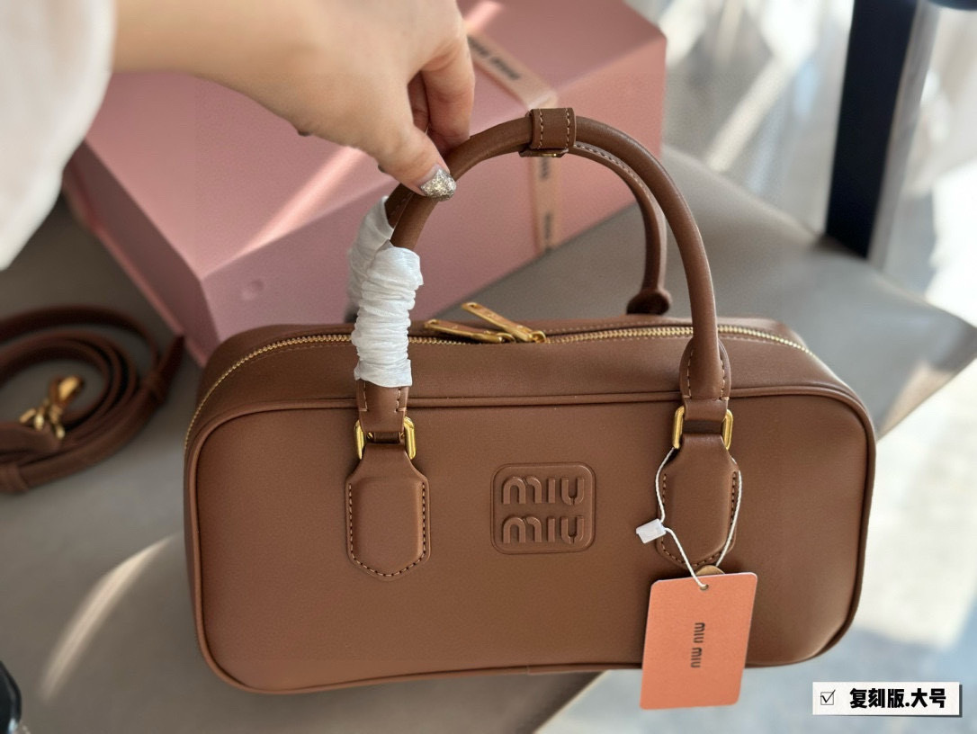 L0576-549-76.3$-MIUMIU gallery