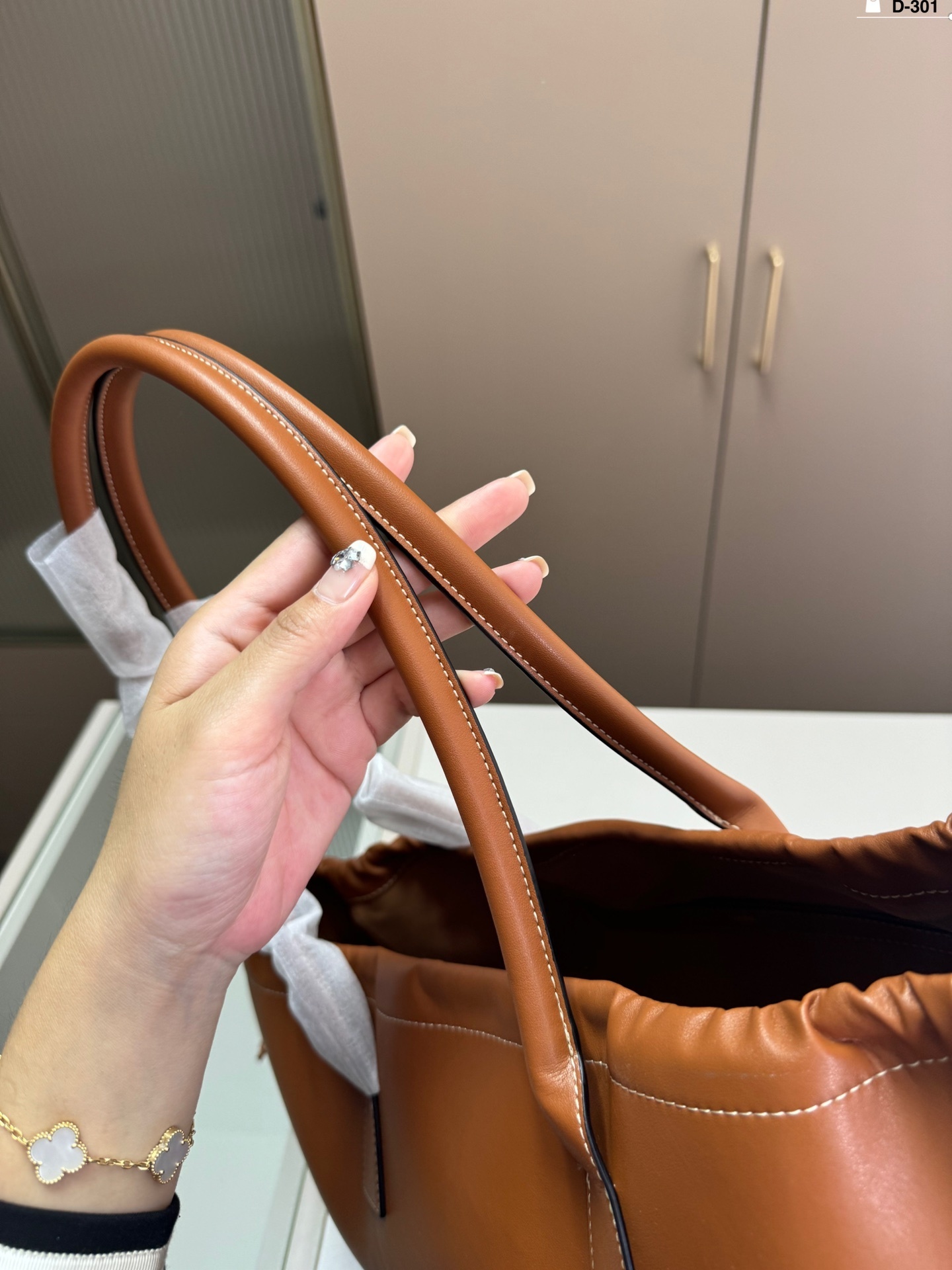 L0578-489-68.5$-Celine gallery