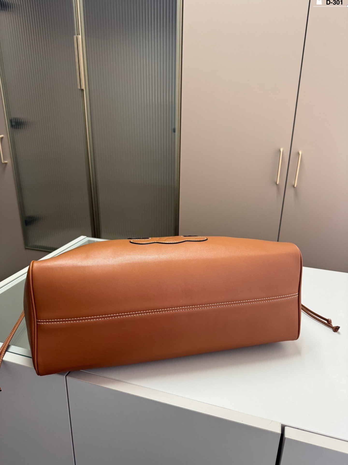 L0578-489-68.5$-Celine gallery