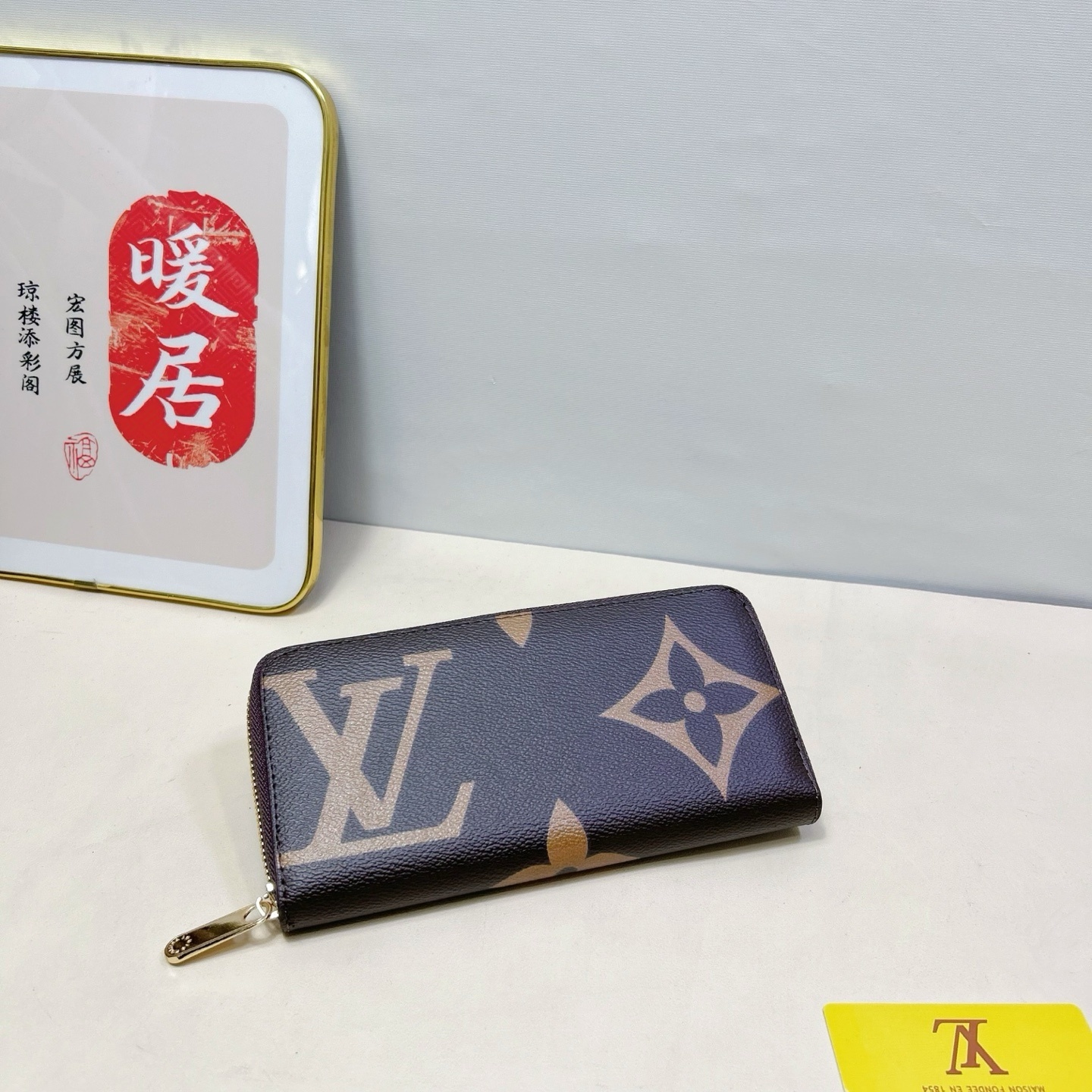 LV-82.99$-S1667 gallery