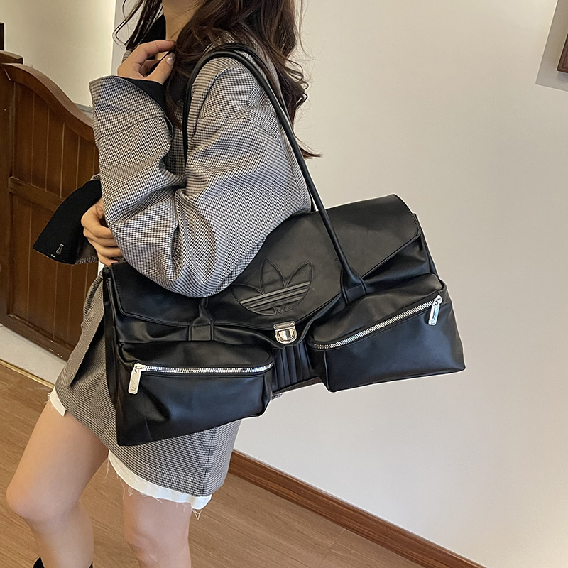 Adidas-39.99$-A5820 gallery