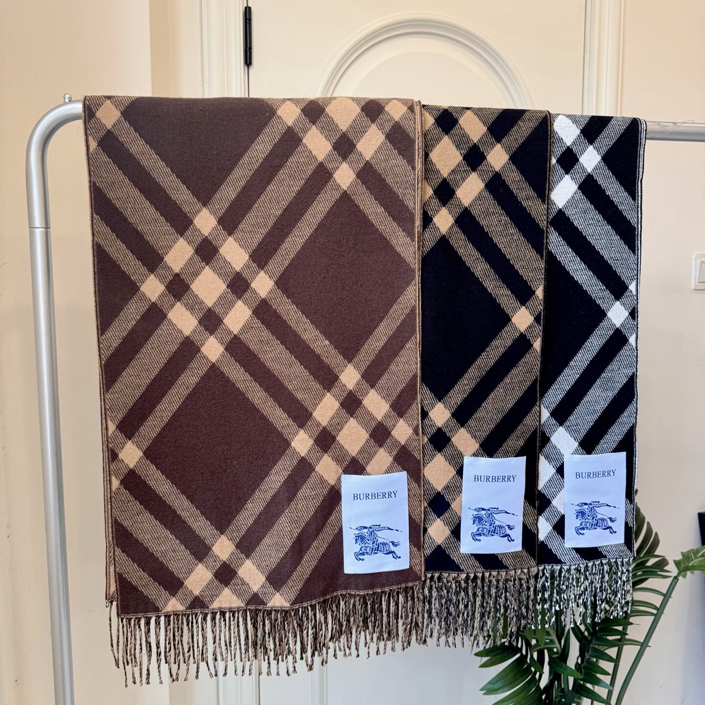 Burberry-24.99$-A5805 gallery