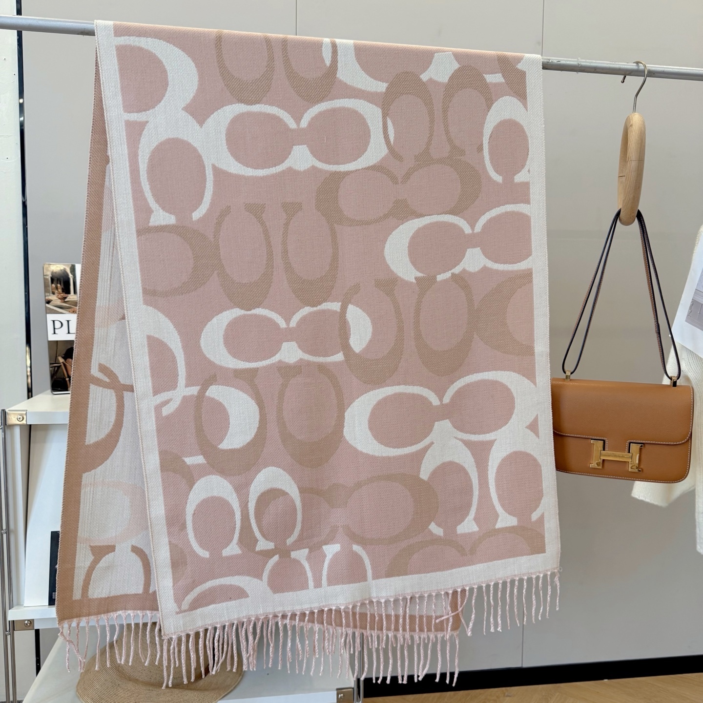 LV-26.99$-A5849 gallery