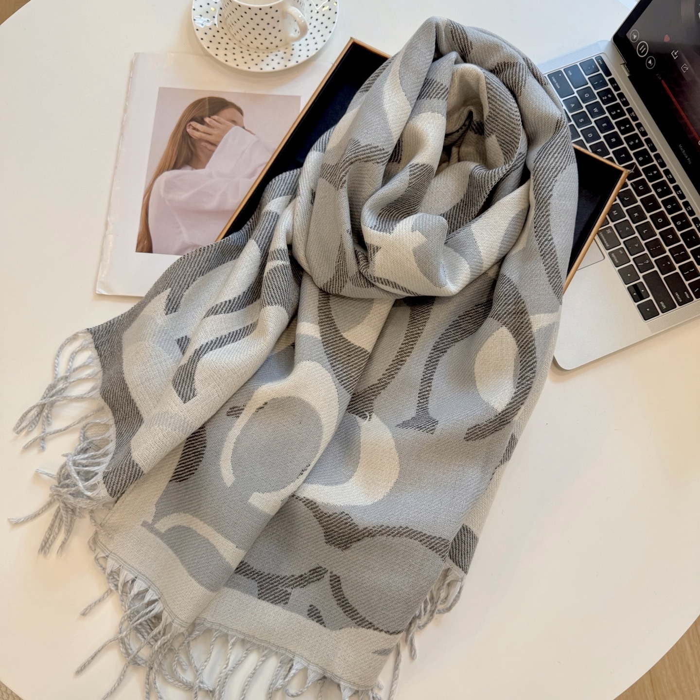 LV-26.99$-A5849 gallery