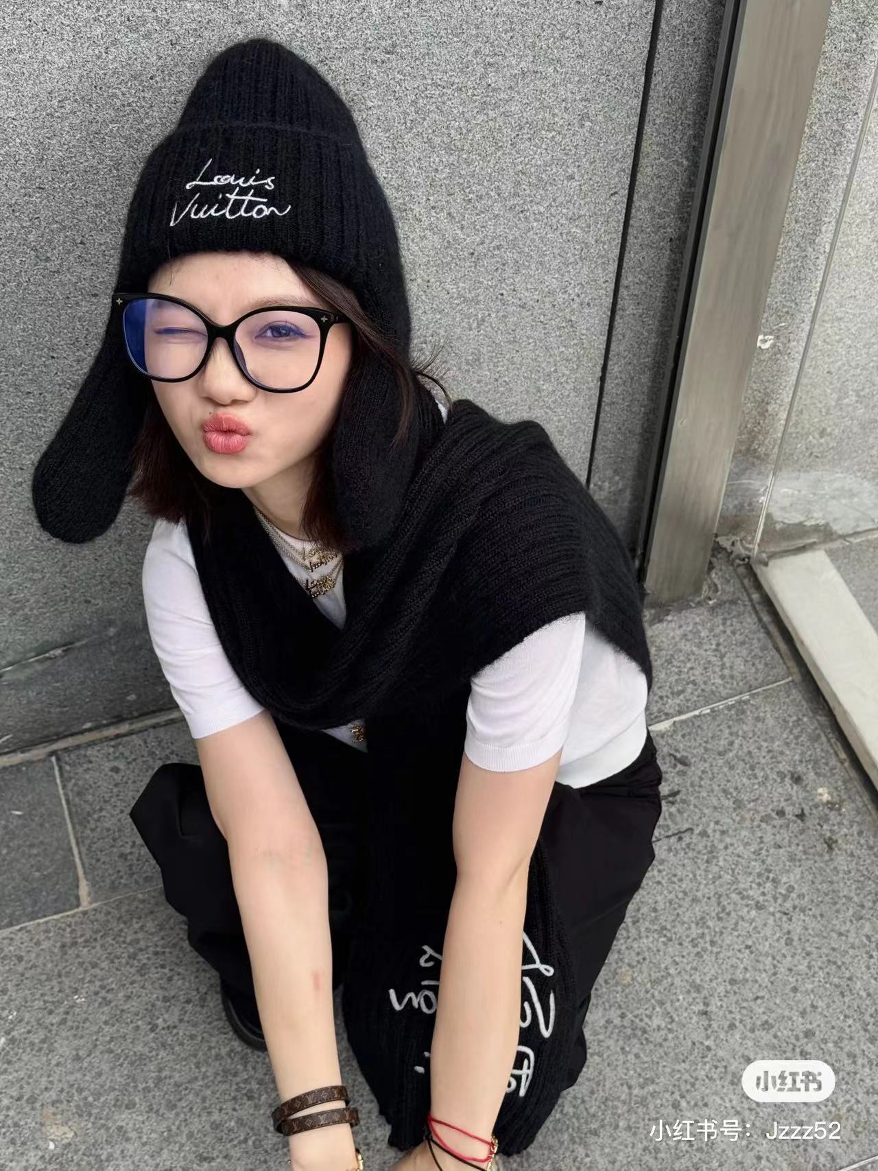 LV-27.99$-A5839 gallery