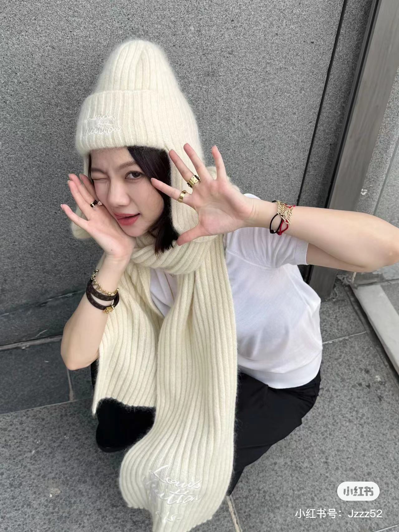 LV-27.99$-A5839 gallery