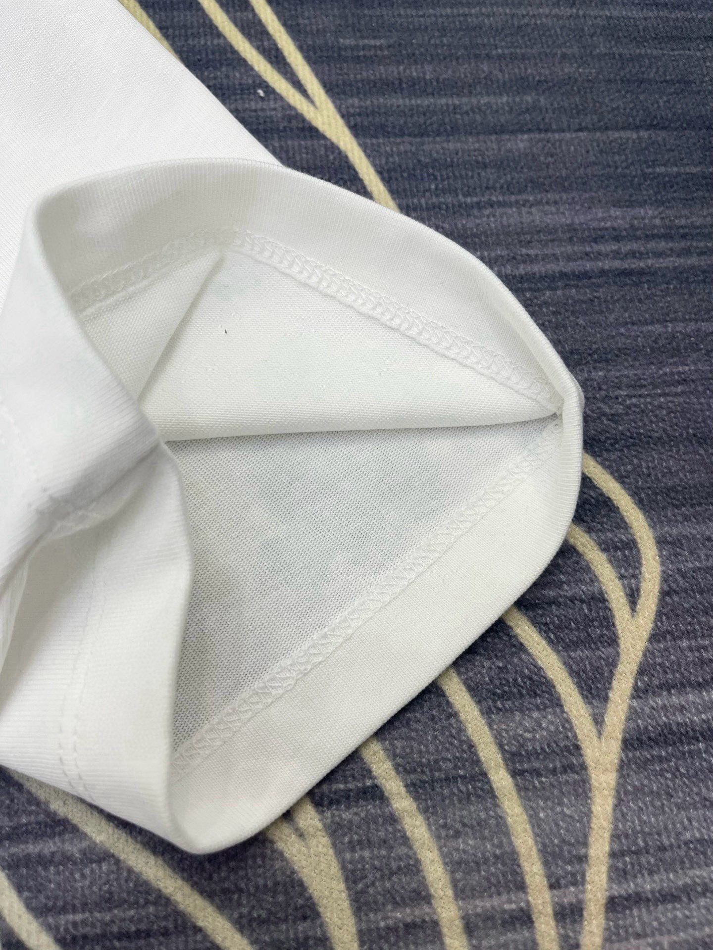 Loewe-39.99$-A4608 gallery