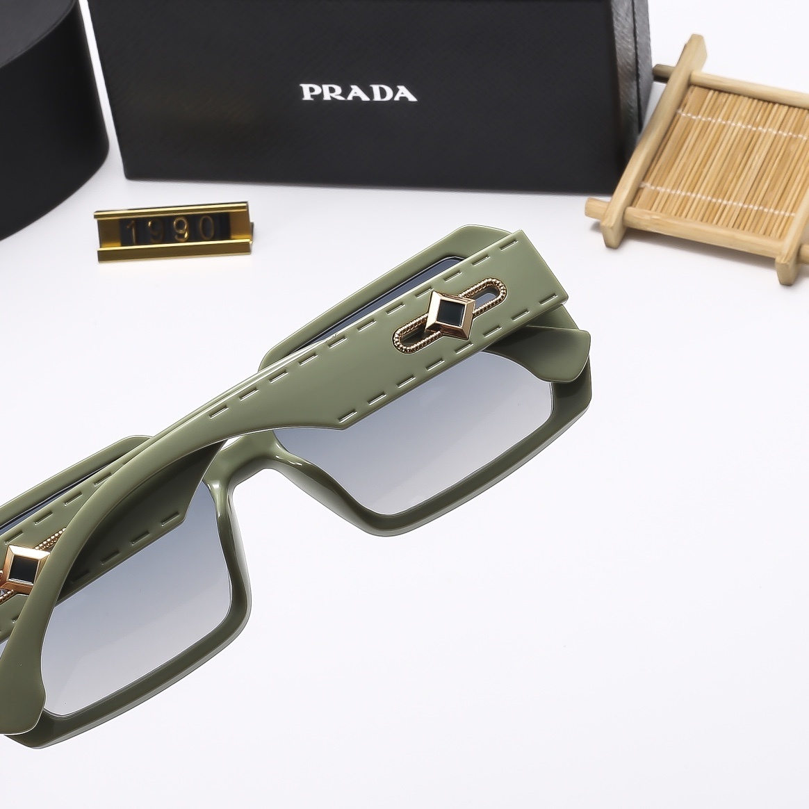 Prada-17.99/24.99$-B1989 gallery