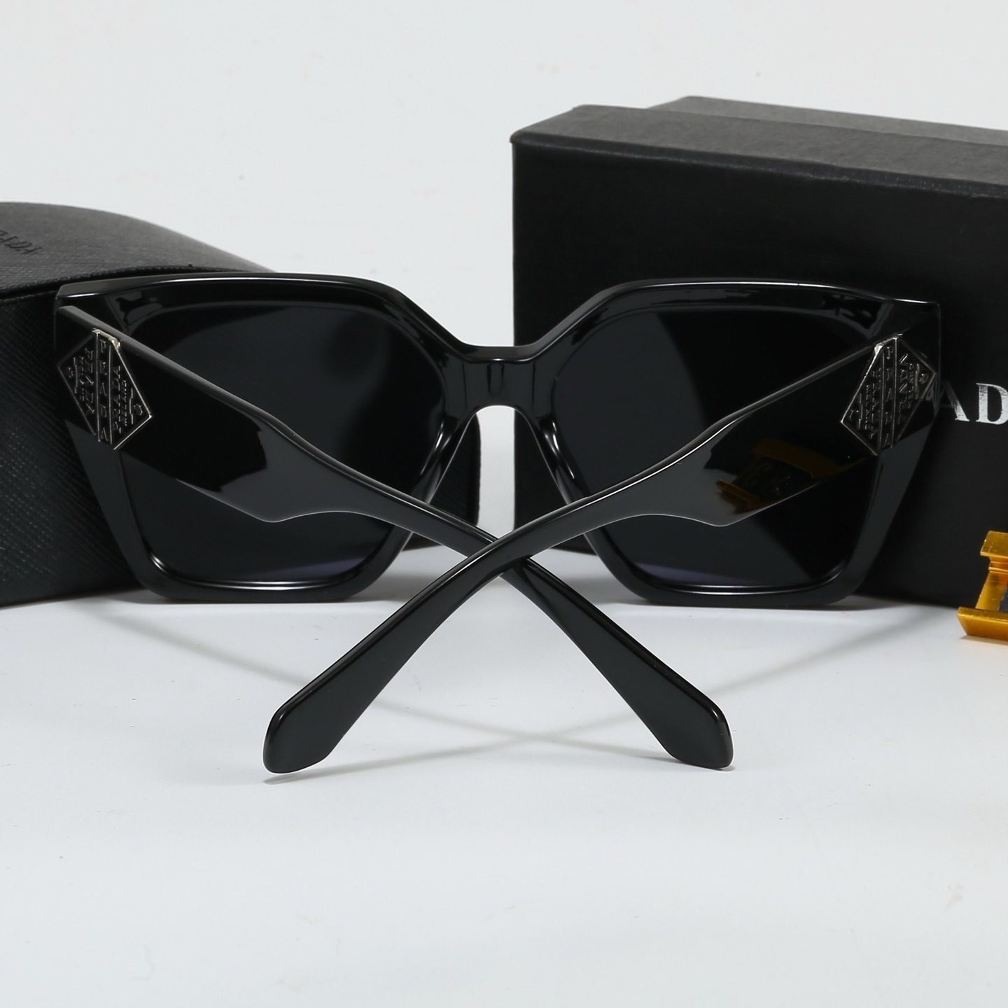 Prada-17.99/24.99$-B4083 gallery