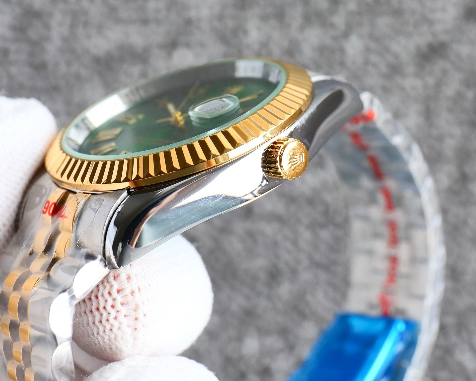 $108-LDN-786  R劳 gallery