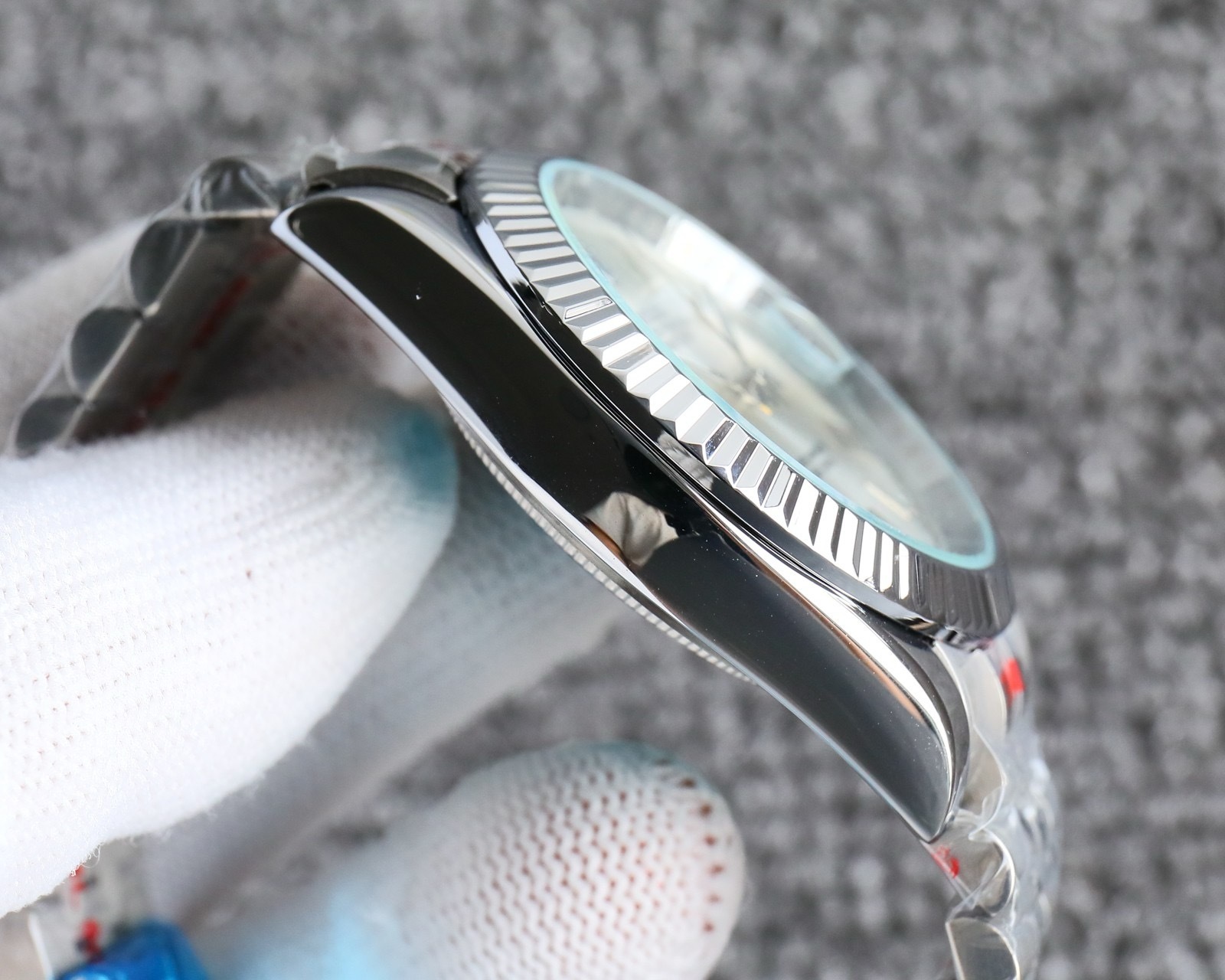 $108-LDN-786  R劳 gallery