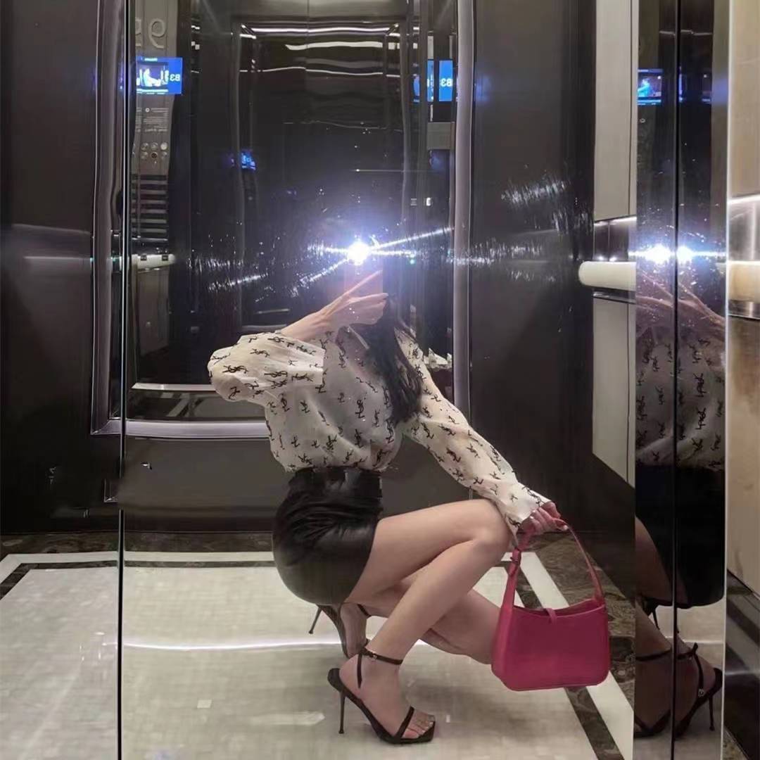 $33-LDN-383 YSL gallery