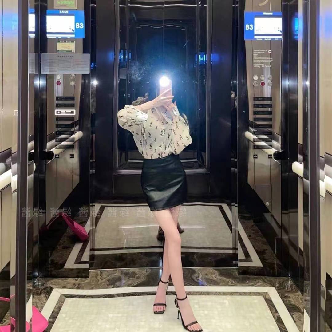 $33-LDN-383 YSL gallery