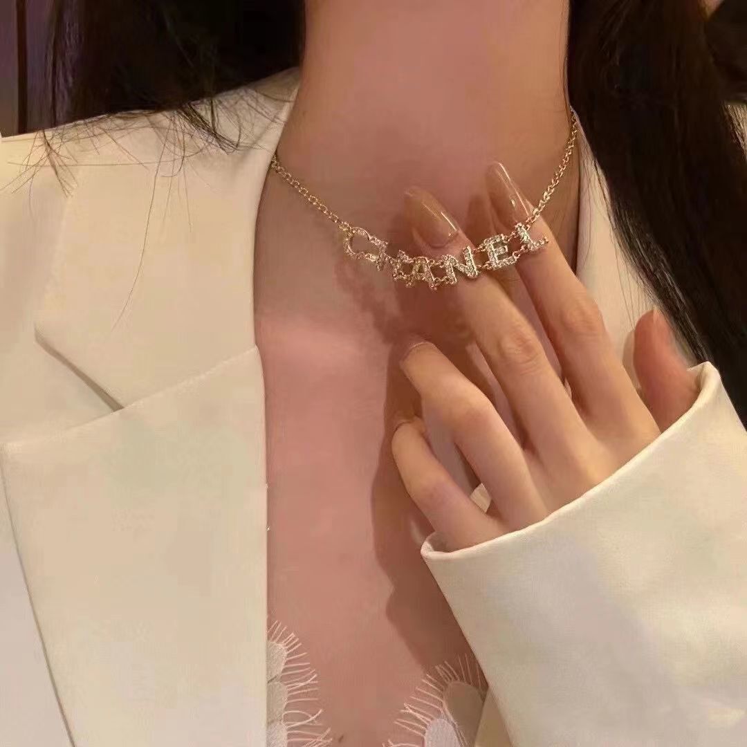 $34-LDN-350 CHA gallery