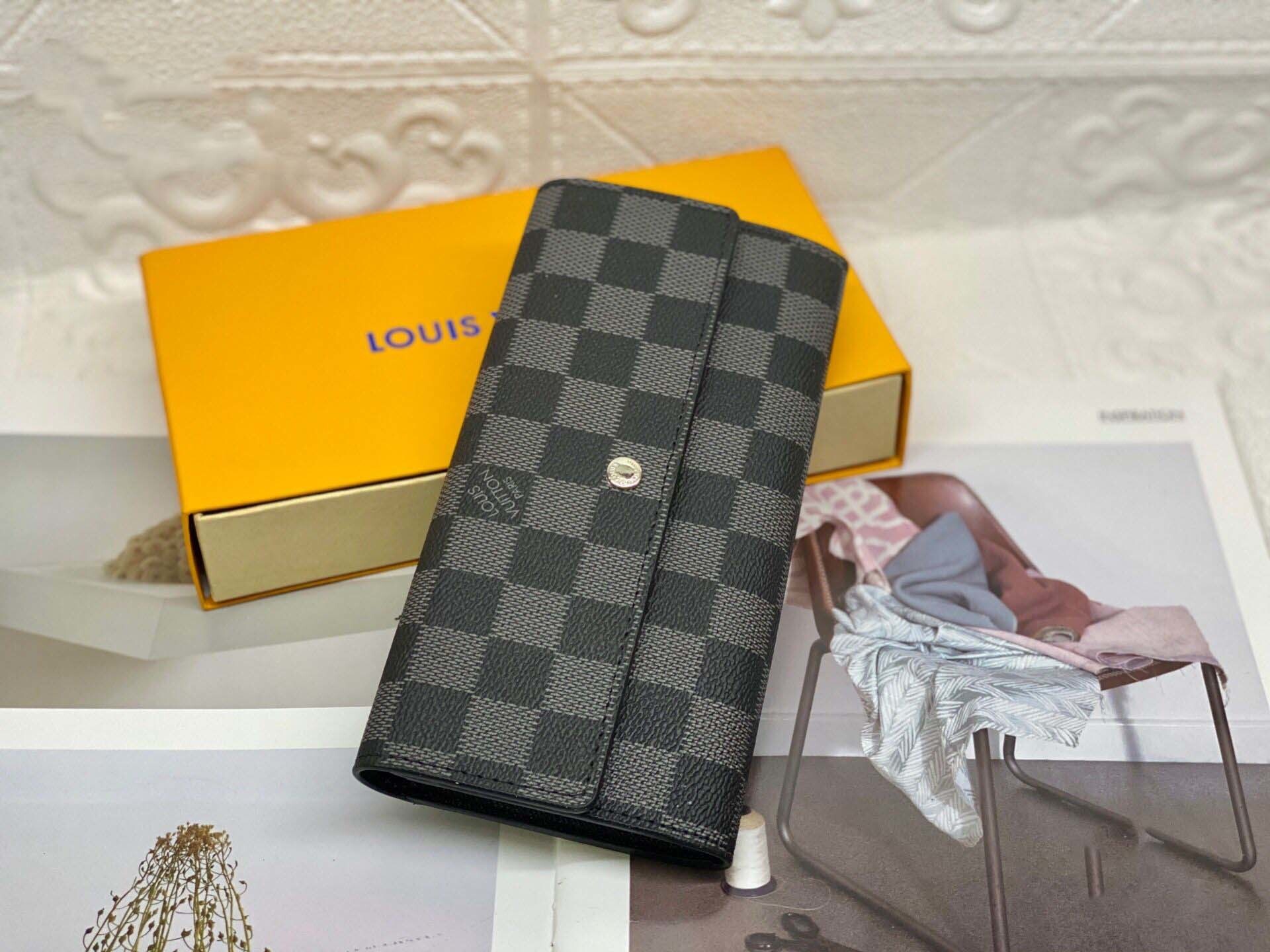 $35-LDN-303 LV gallery