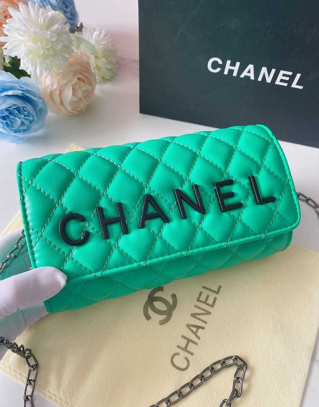 $38-LDN-347 CHA gallery