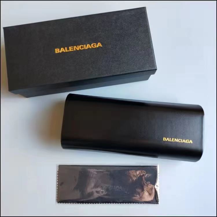 $38-LDN-657 BACGA gallery