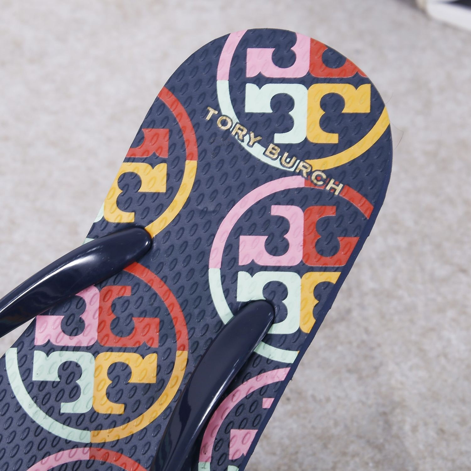 $39-LDN-554 T B gallery