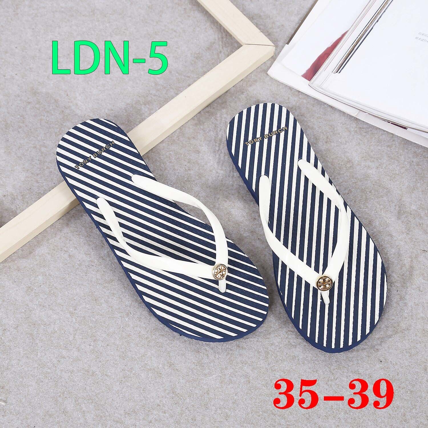 $39-LDN-554 T B gallery