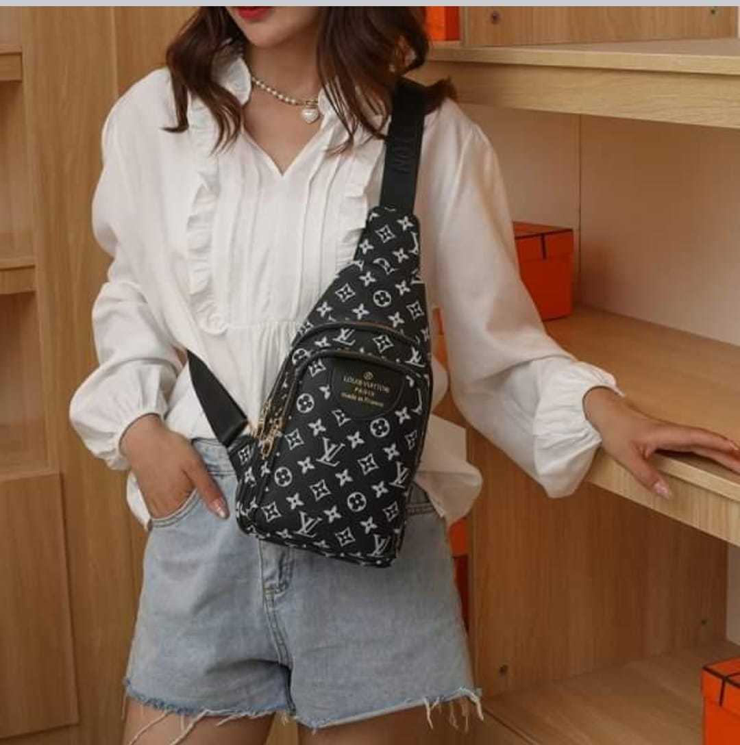 $40-LDN-296 LV gallery