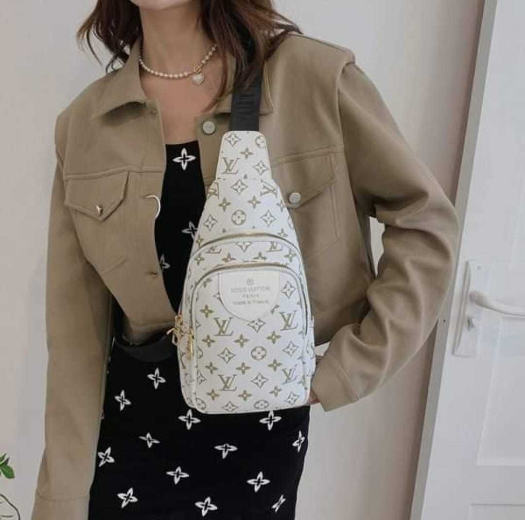 $40-LDN-296 LV gallery