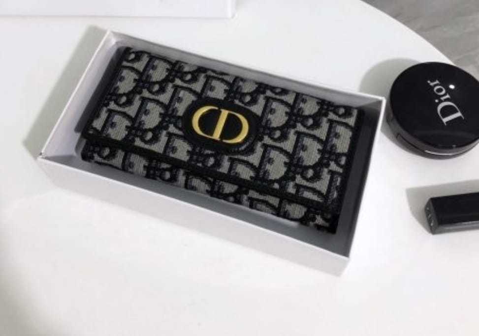 $41-LDN-772 wallets gallery