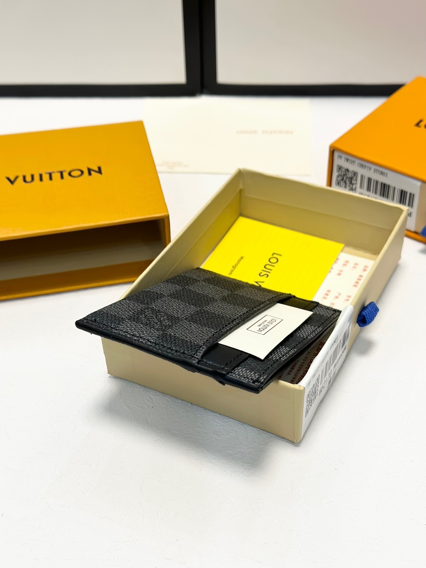 $43-LDN-736 LV gallery