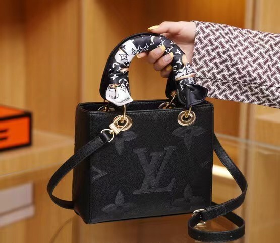 $43.55-LDN-289 LV gallery