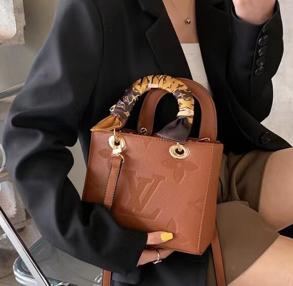 $43.55-LDN-289 LV gallery