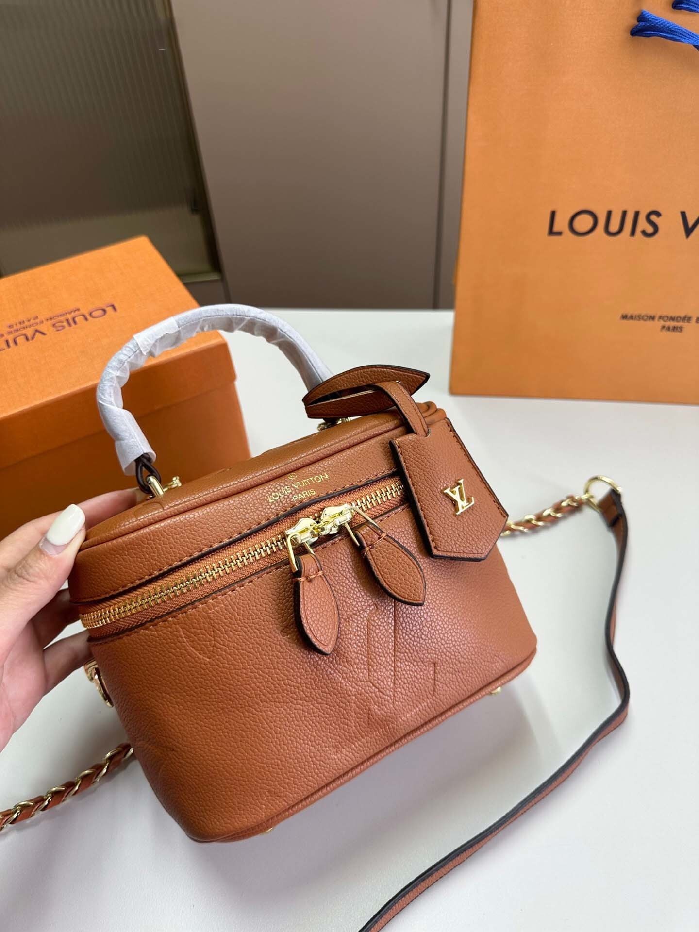 $44-LDN-319 LV gallery