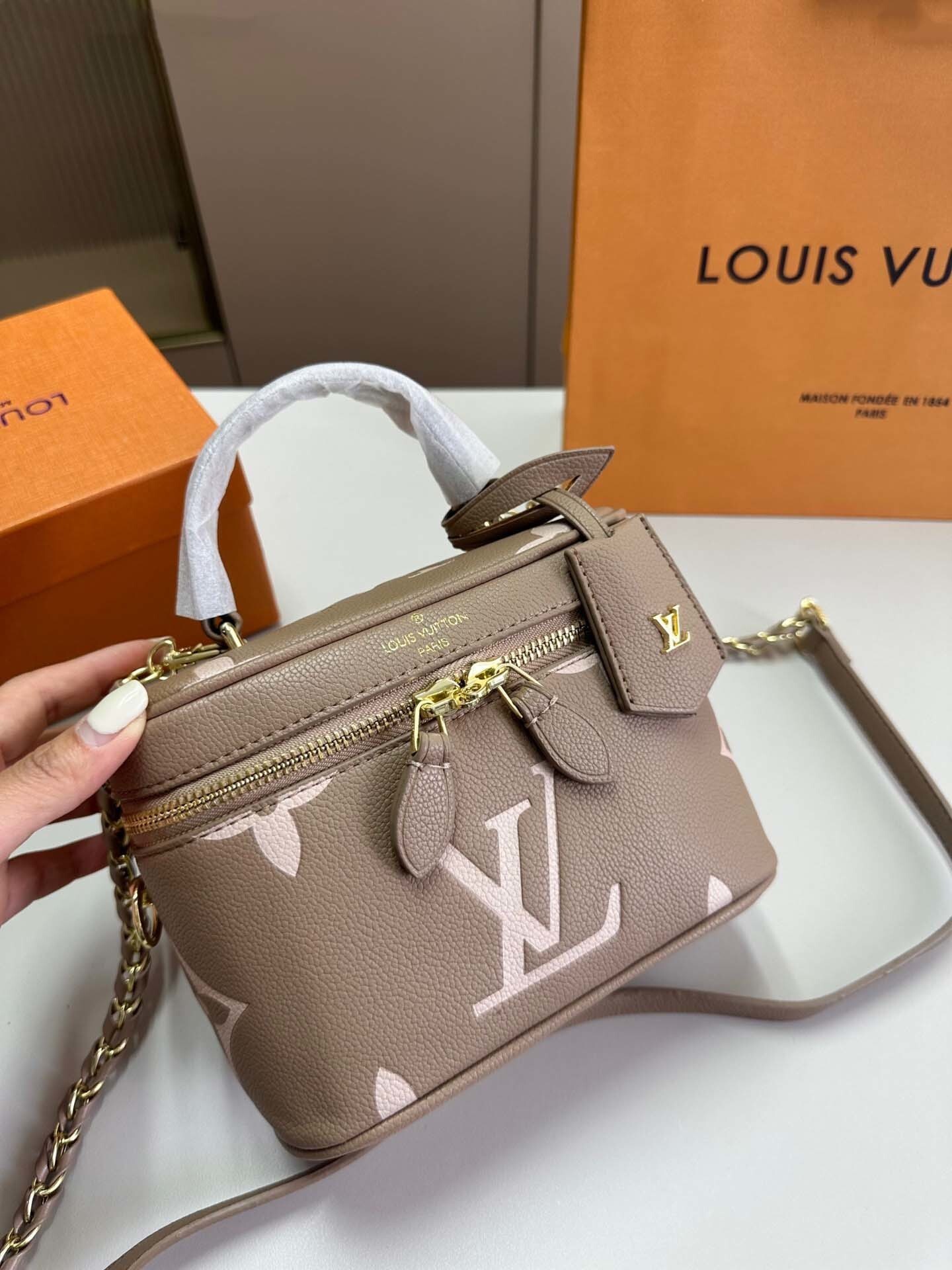 $44-LDN-319 LV gallery