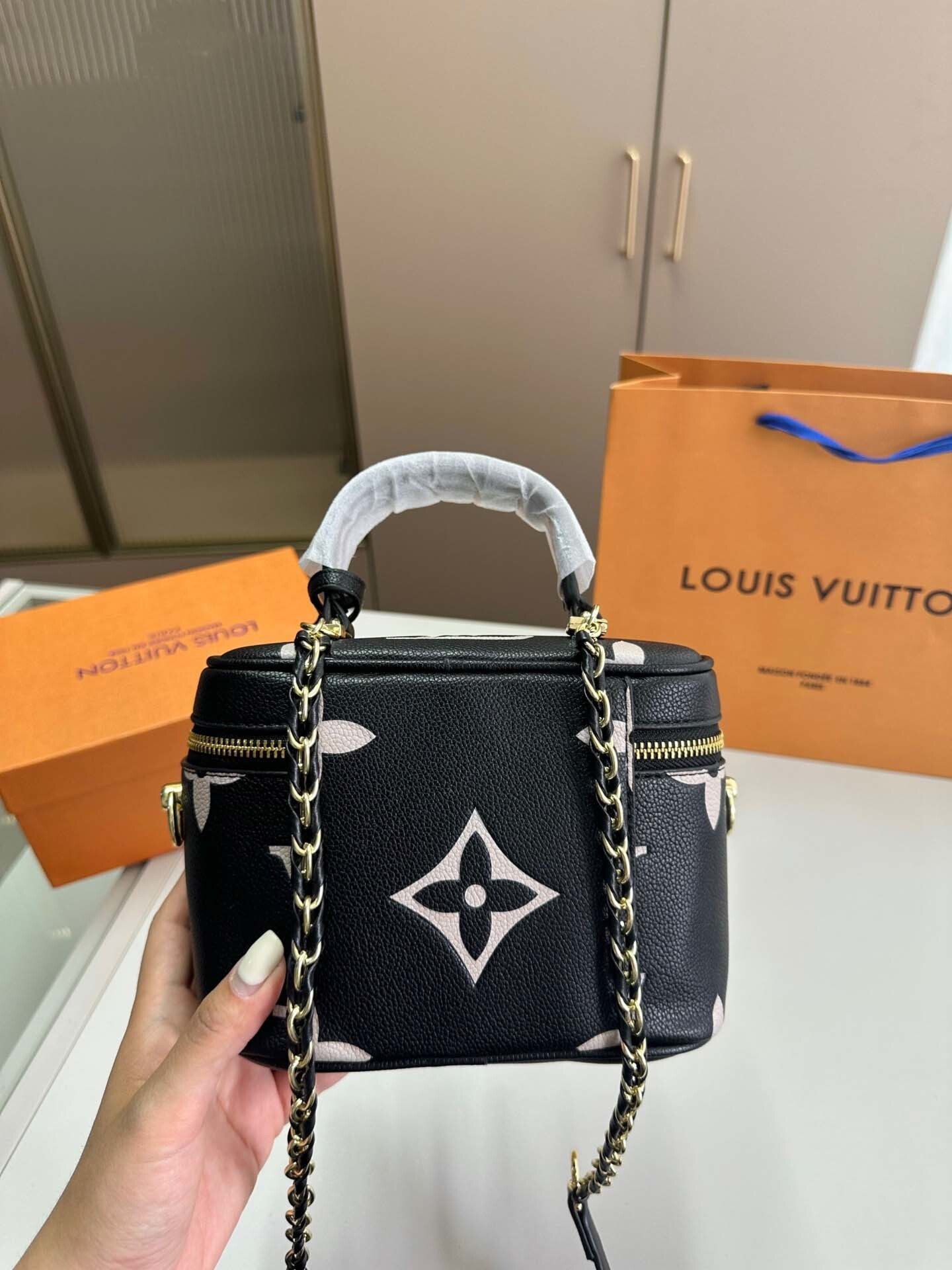 $44-LDN-319 LV gallery