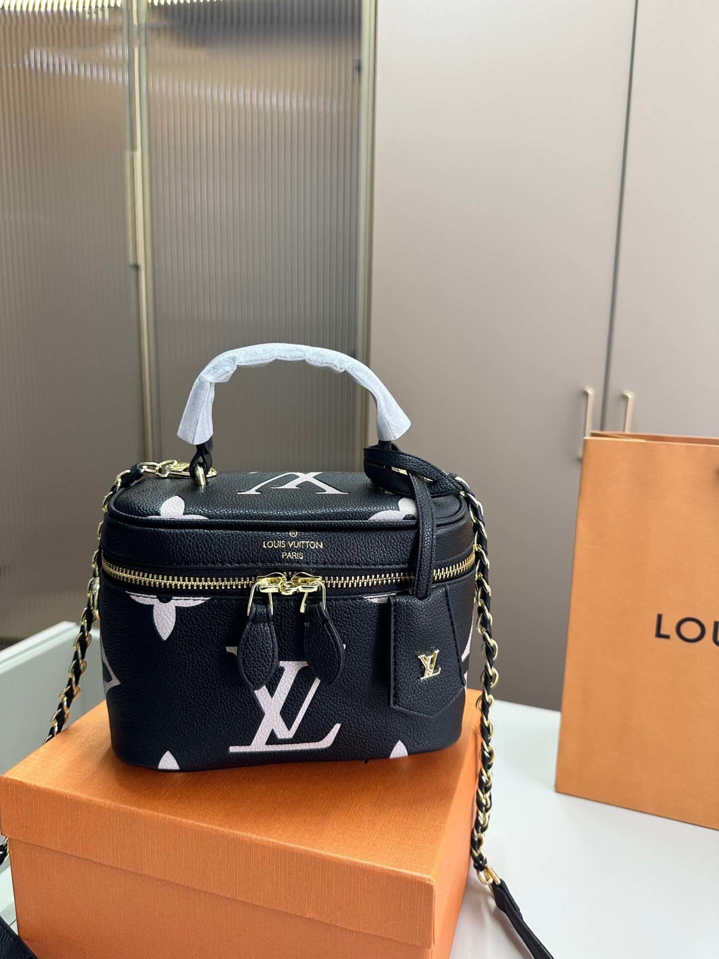 $44-LDN-319 LV gallery