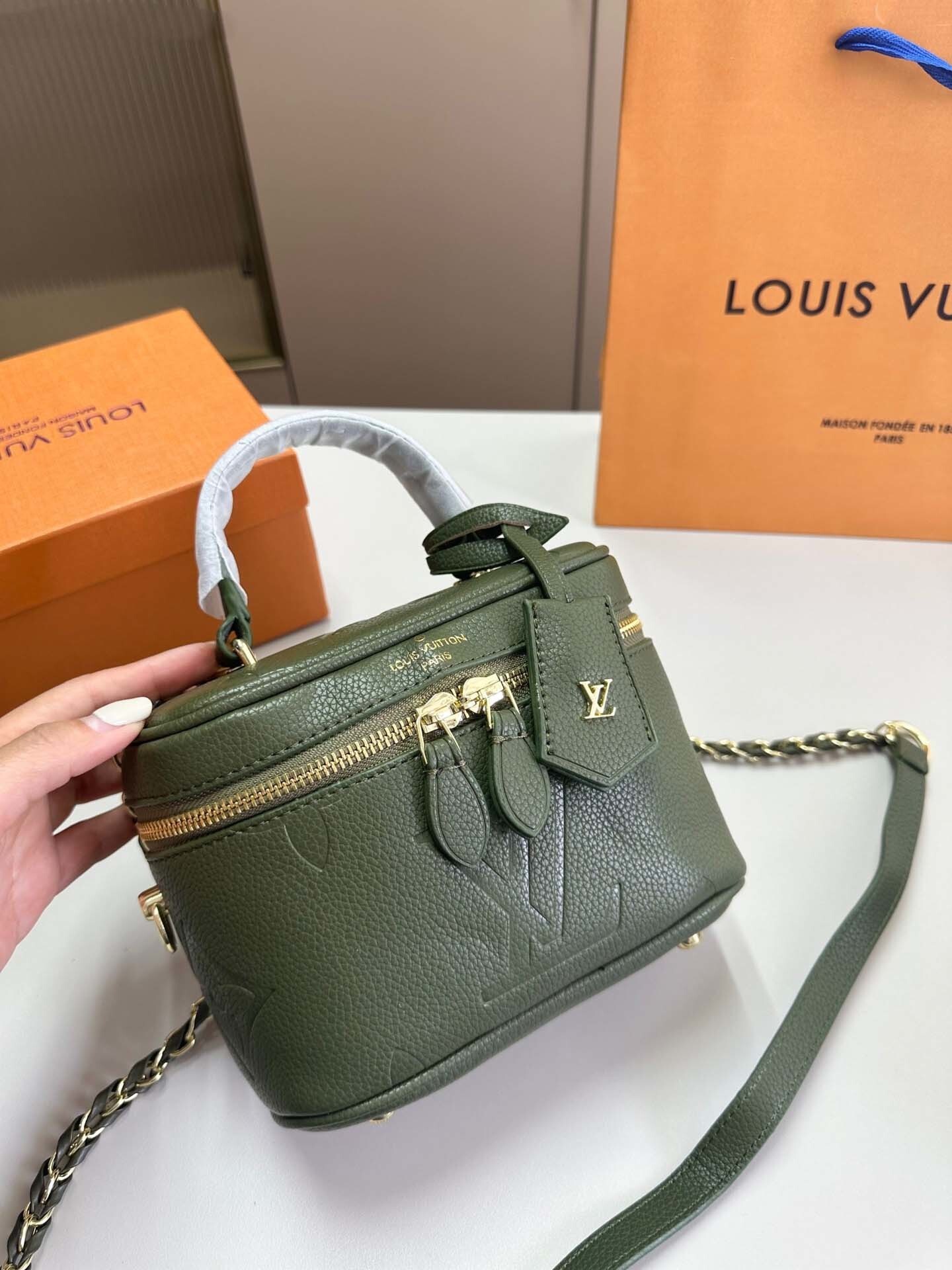 $44-LDN-319 LV gallery