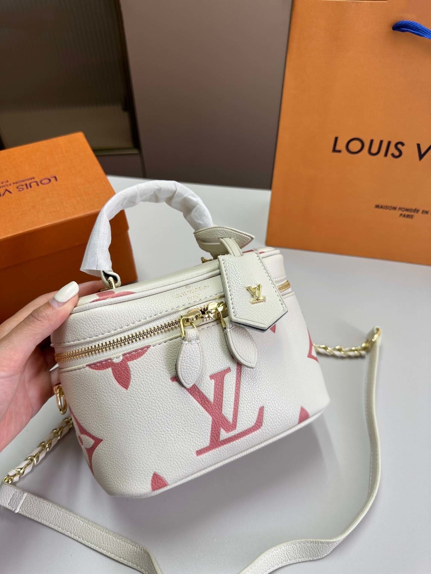 $44-LDN-319 LV gallery