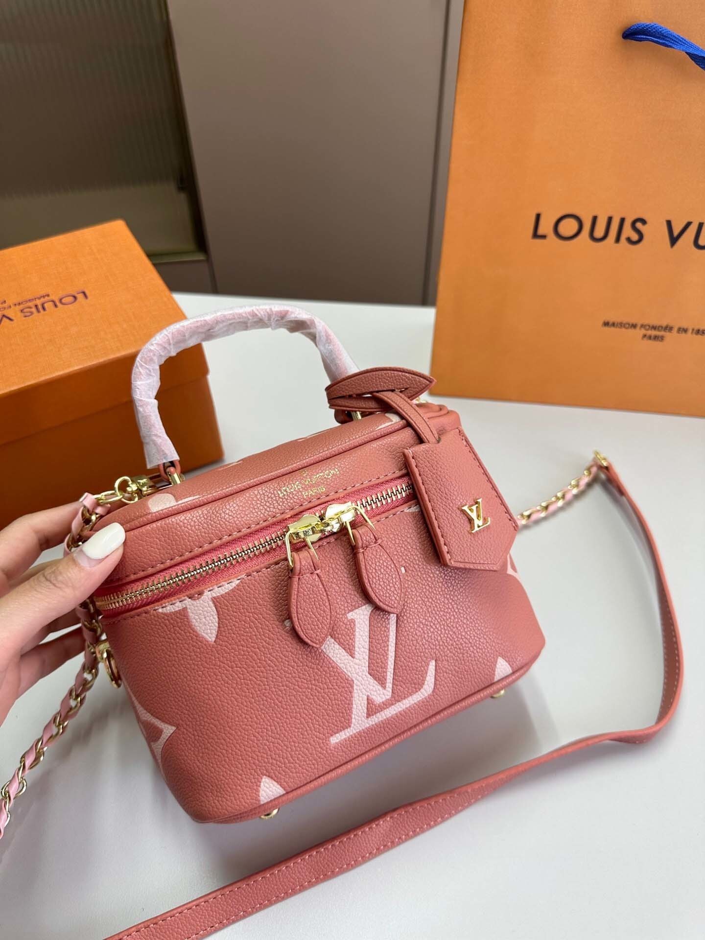 $44-LDN-319 LV gallery