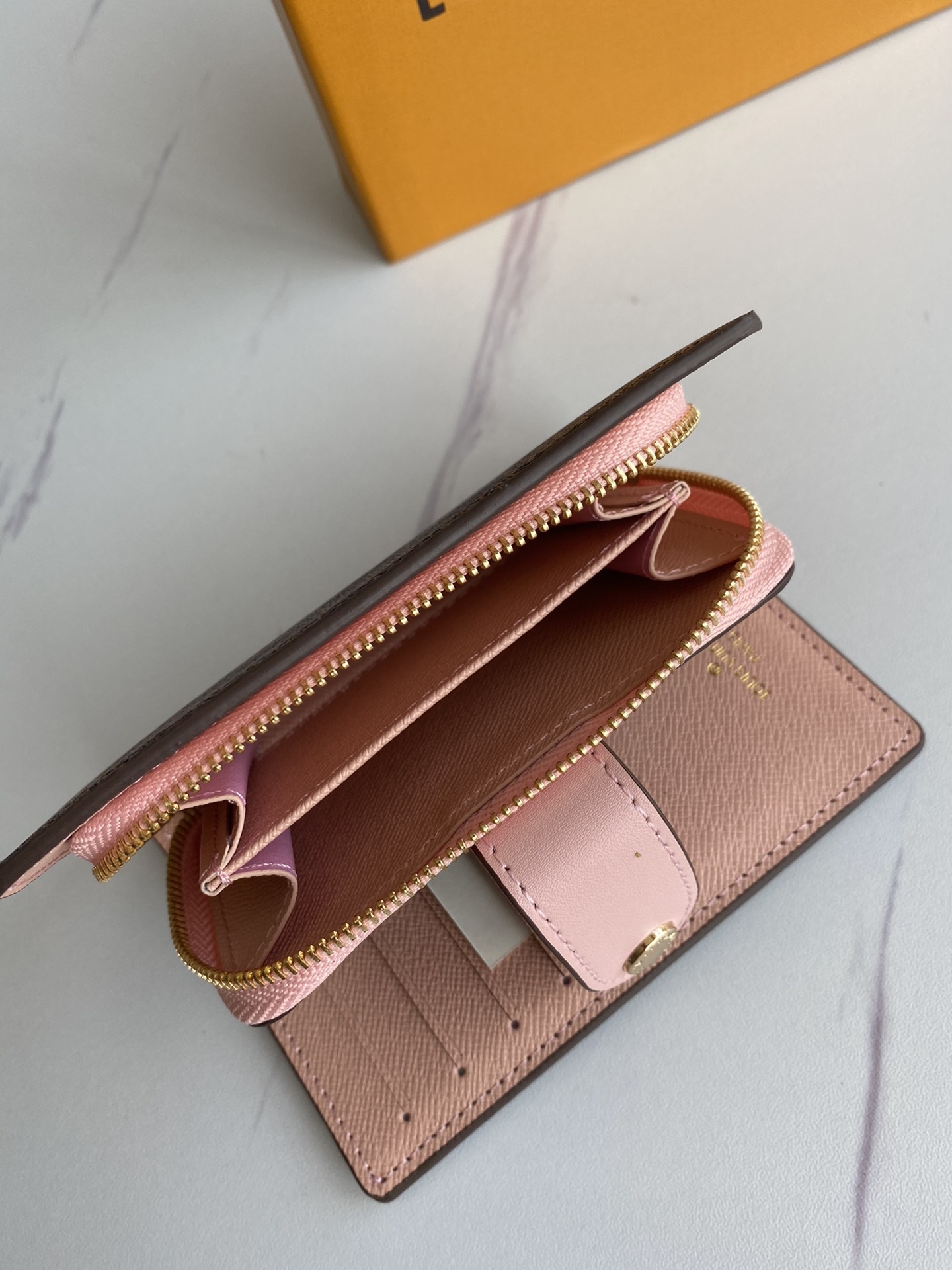 $45-LDN-333 LV gallery