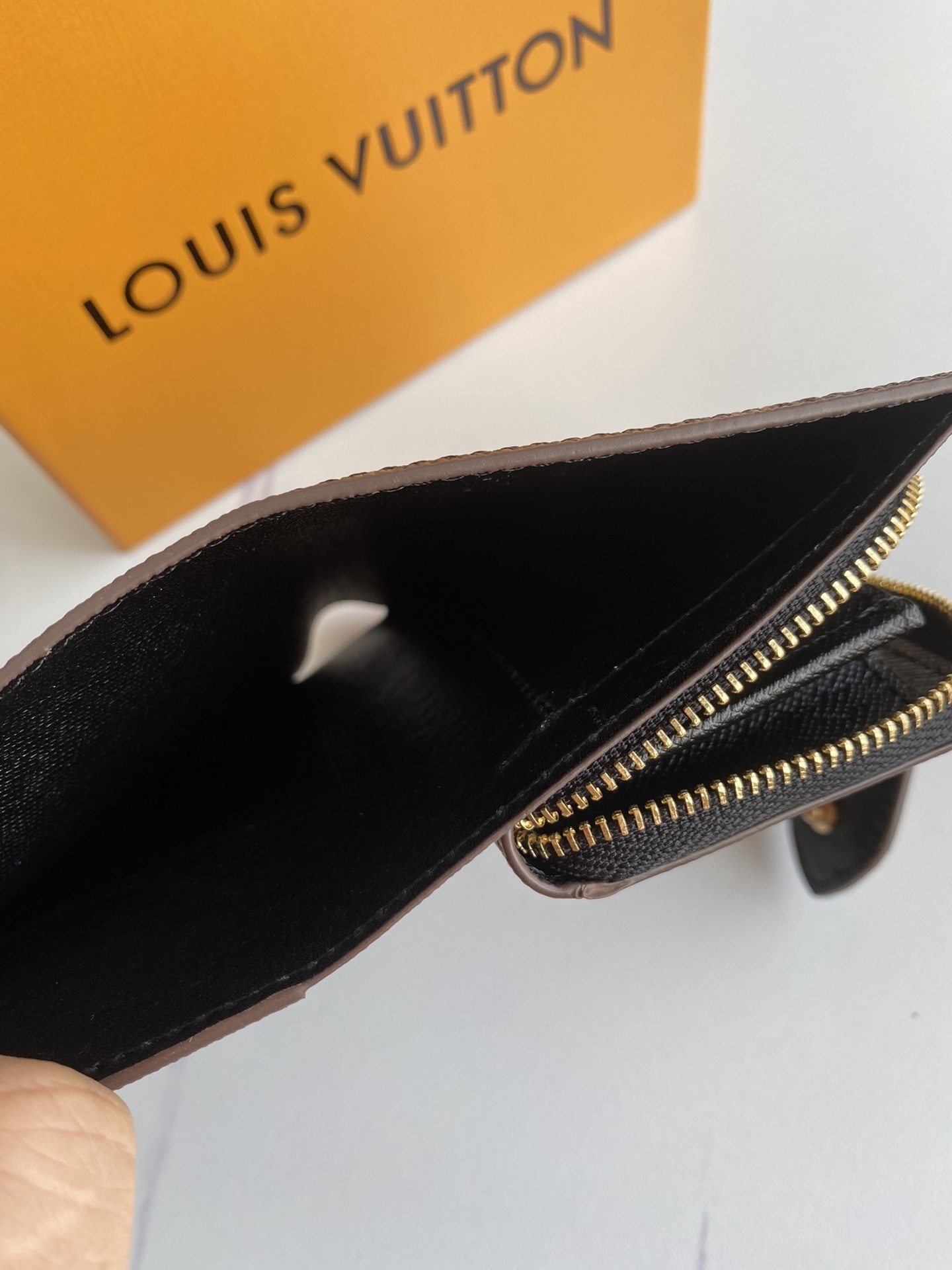 $45-LDN-333 LV gallery