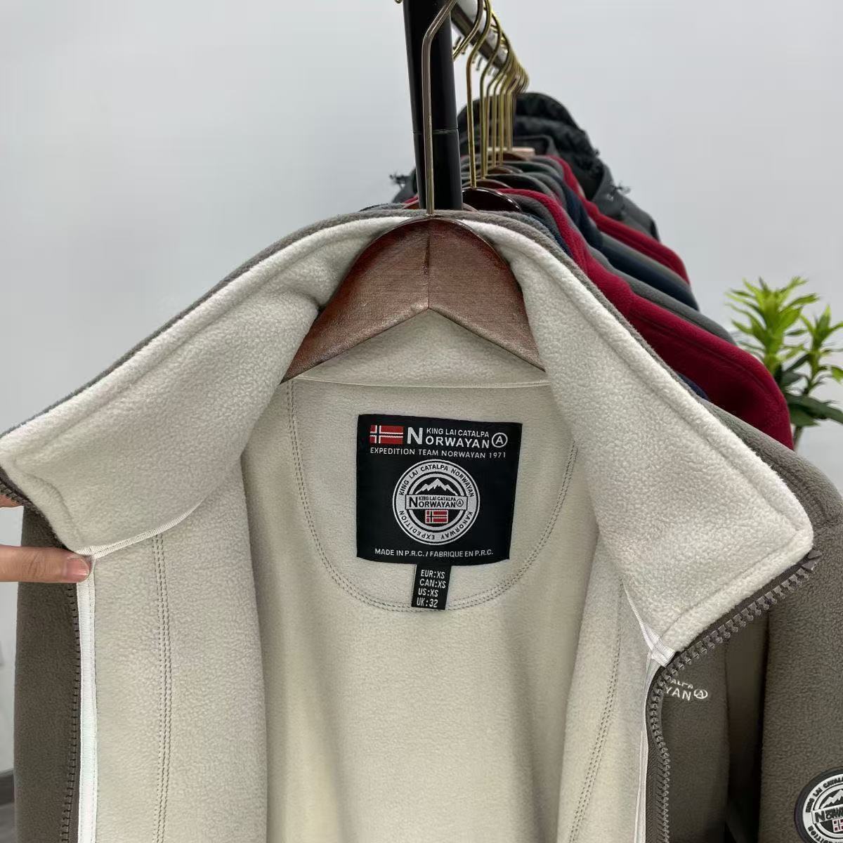 $49.9-LDN-897 gallery