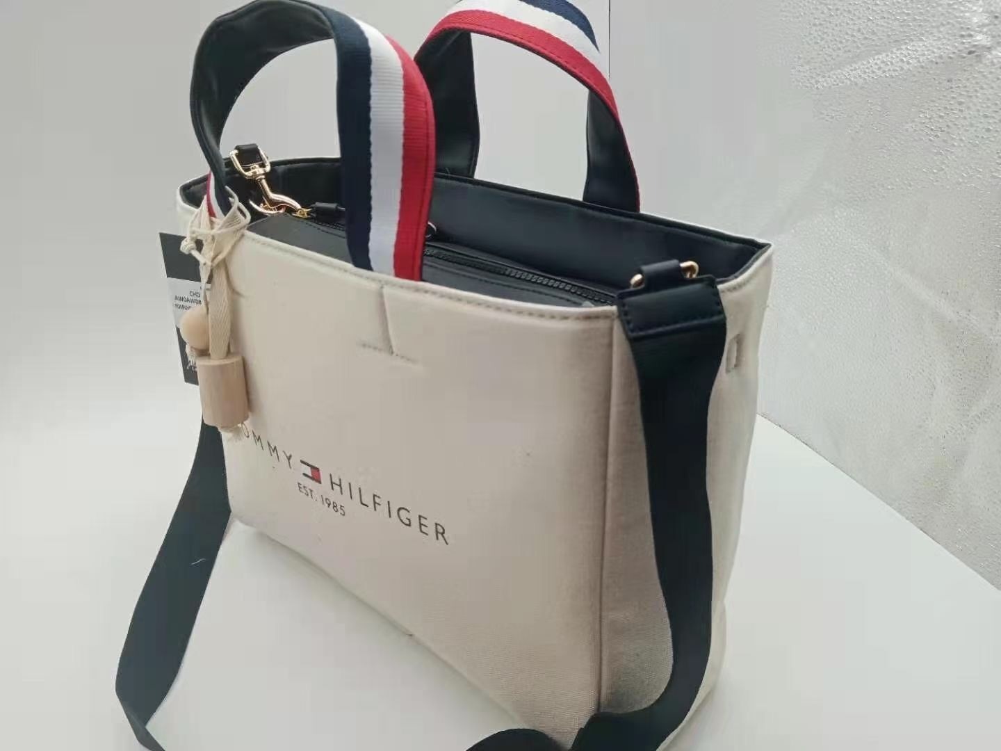 $50-LDN-492 TMY gallery