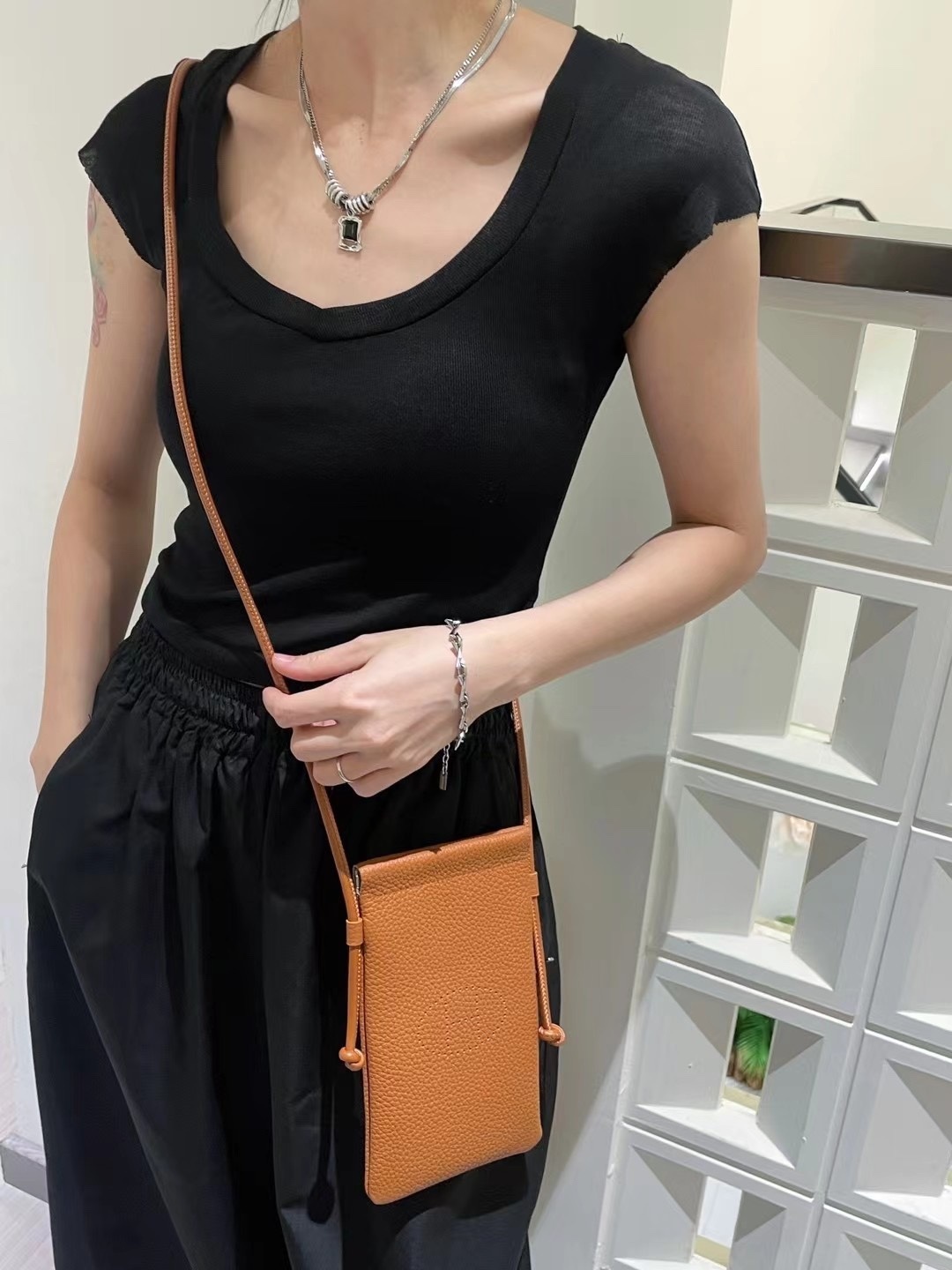 $51-LDN-764 HERM gallery