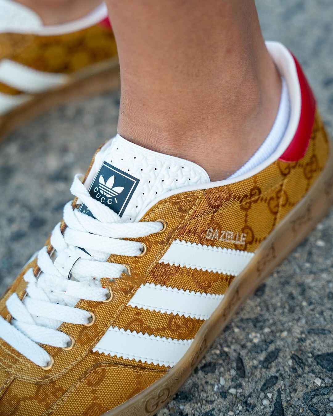 $51.9-LDN-614 AD gallery