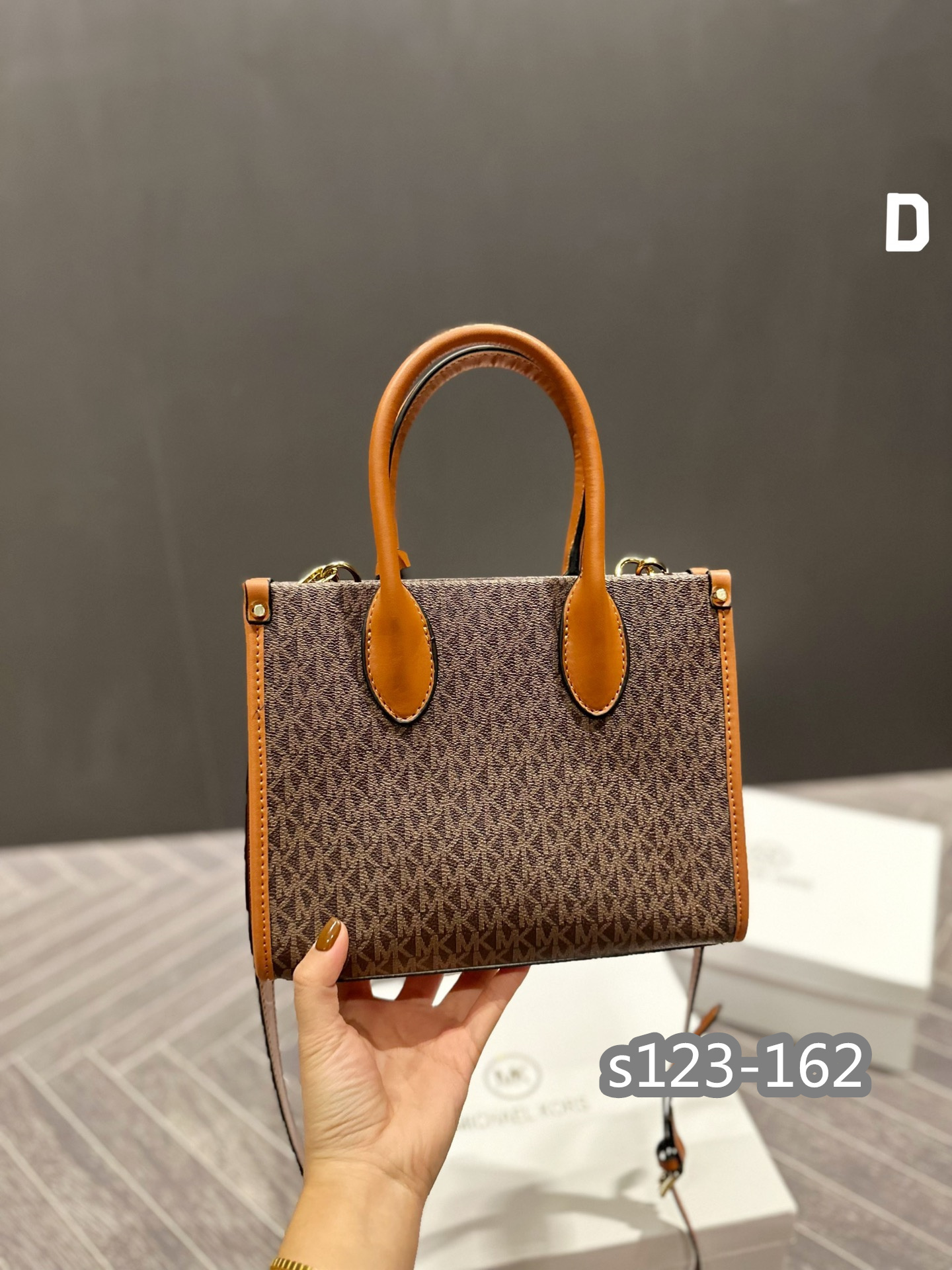 $51.99-LDN-539 MK gallery