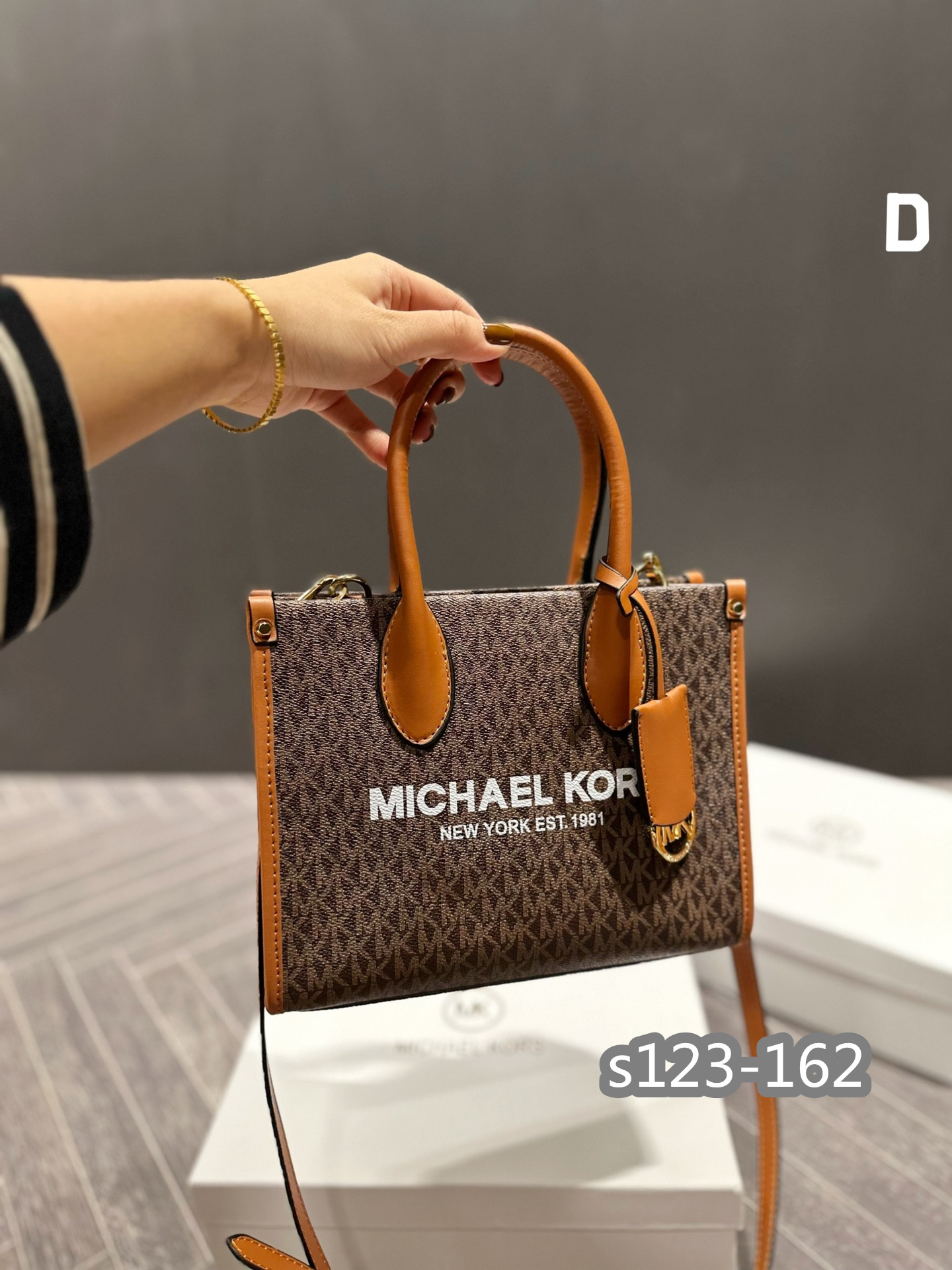 $51.99-LDN-539 MK gallery