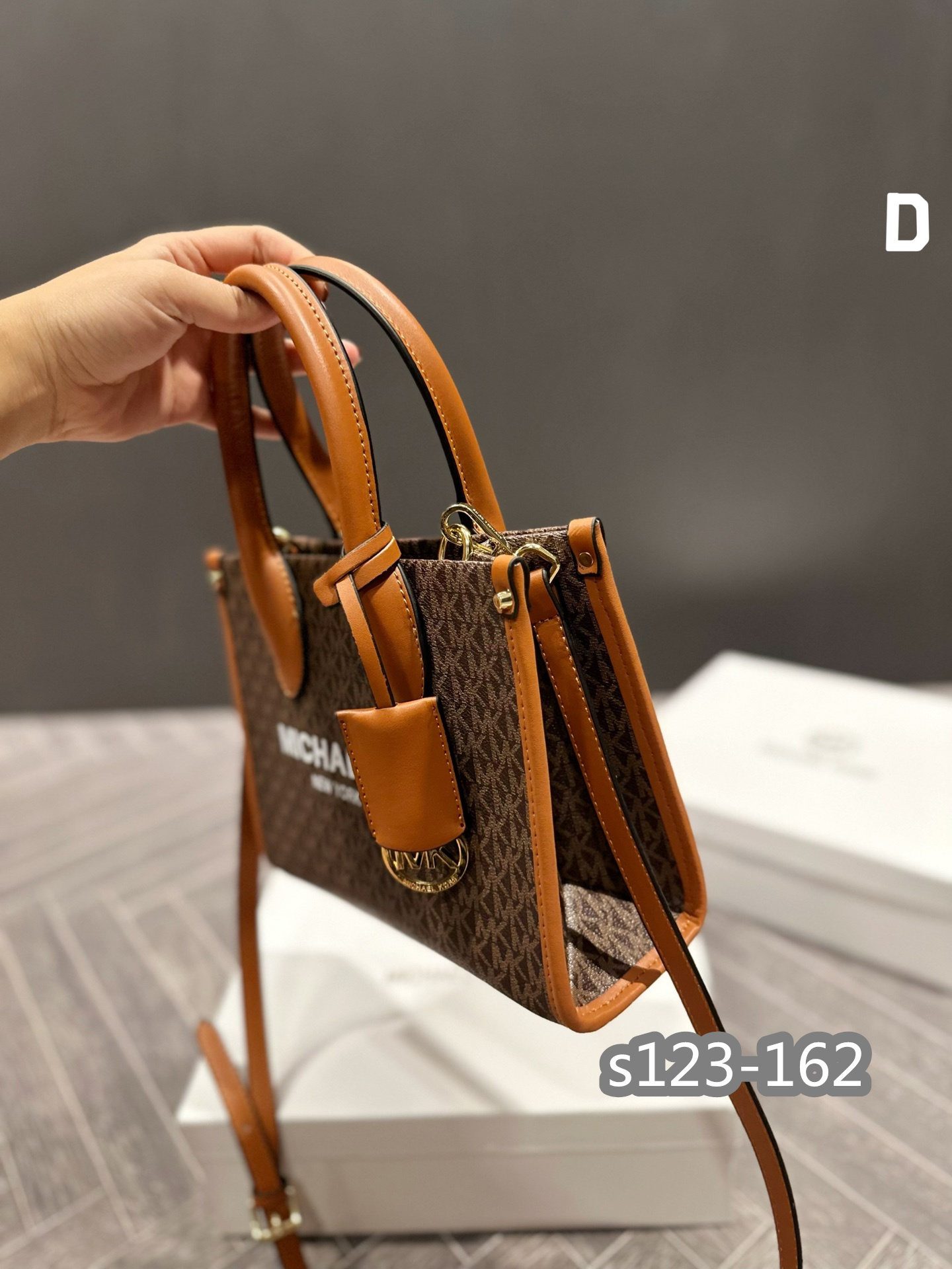 $51.99-LDN-539 MK gallery